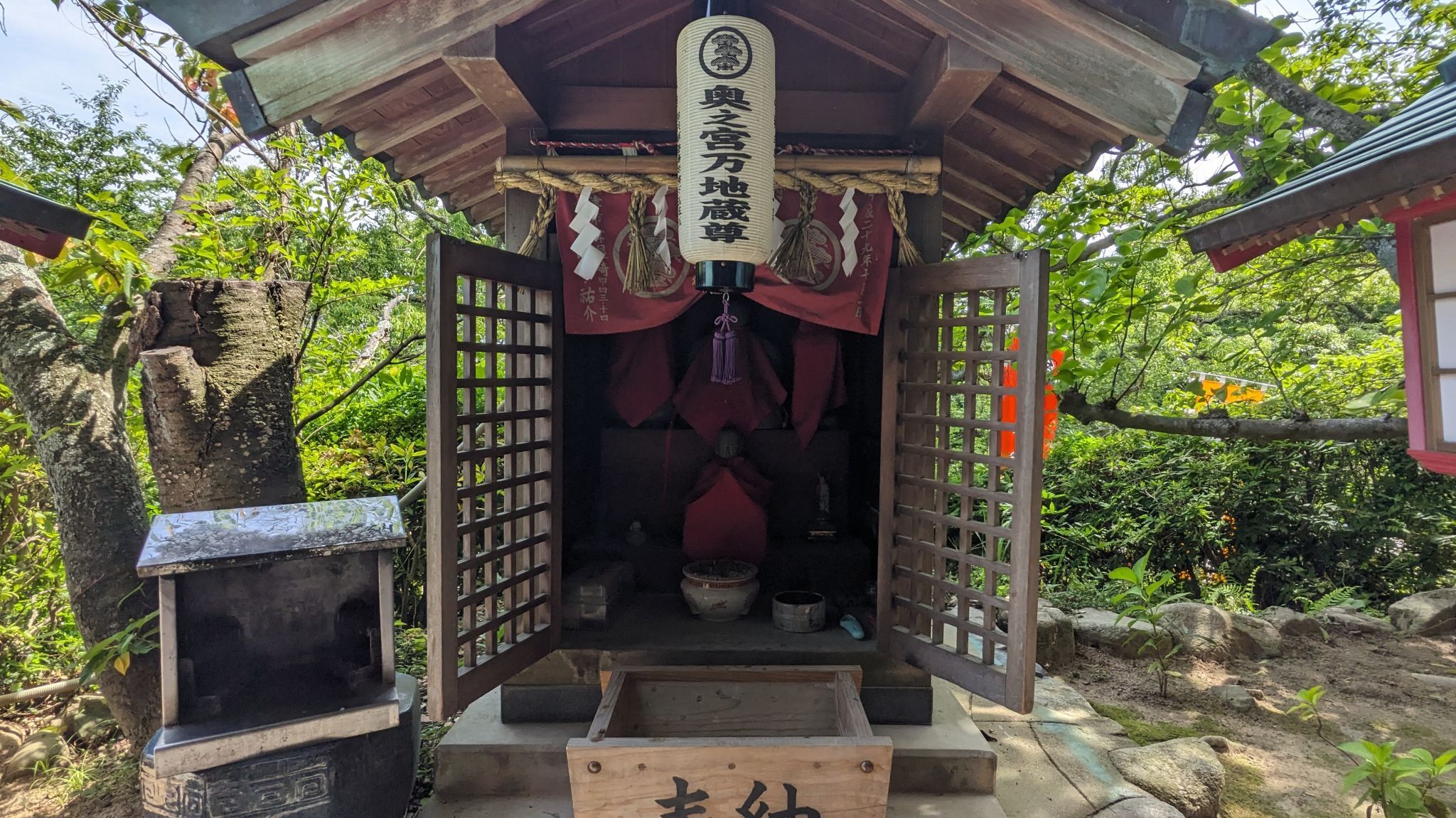 四番社 万地蔵尊 サムネイル 2