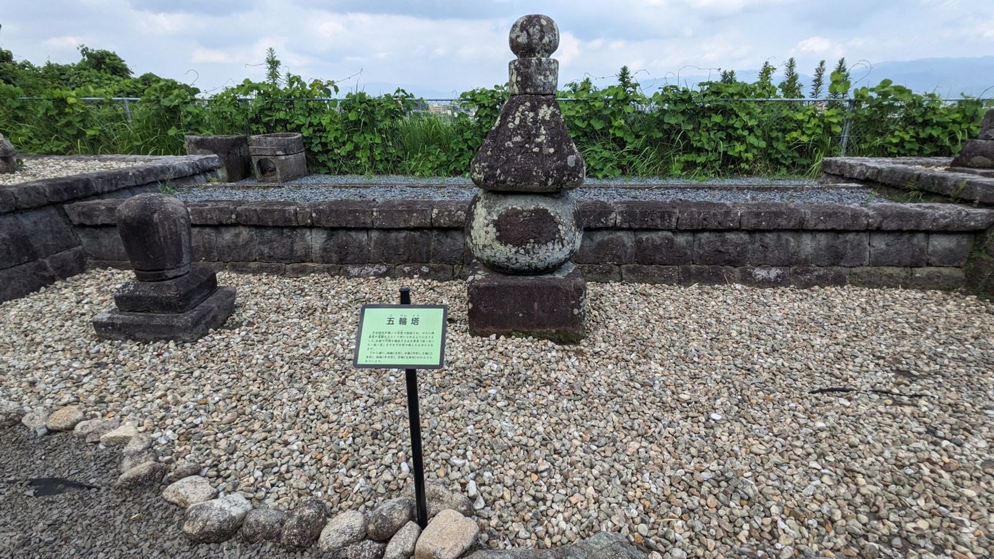 祝吉の石塔群 サムネイル 9