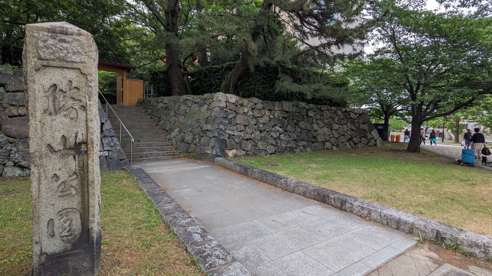 勝山公園碑