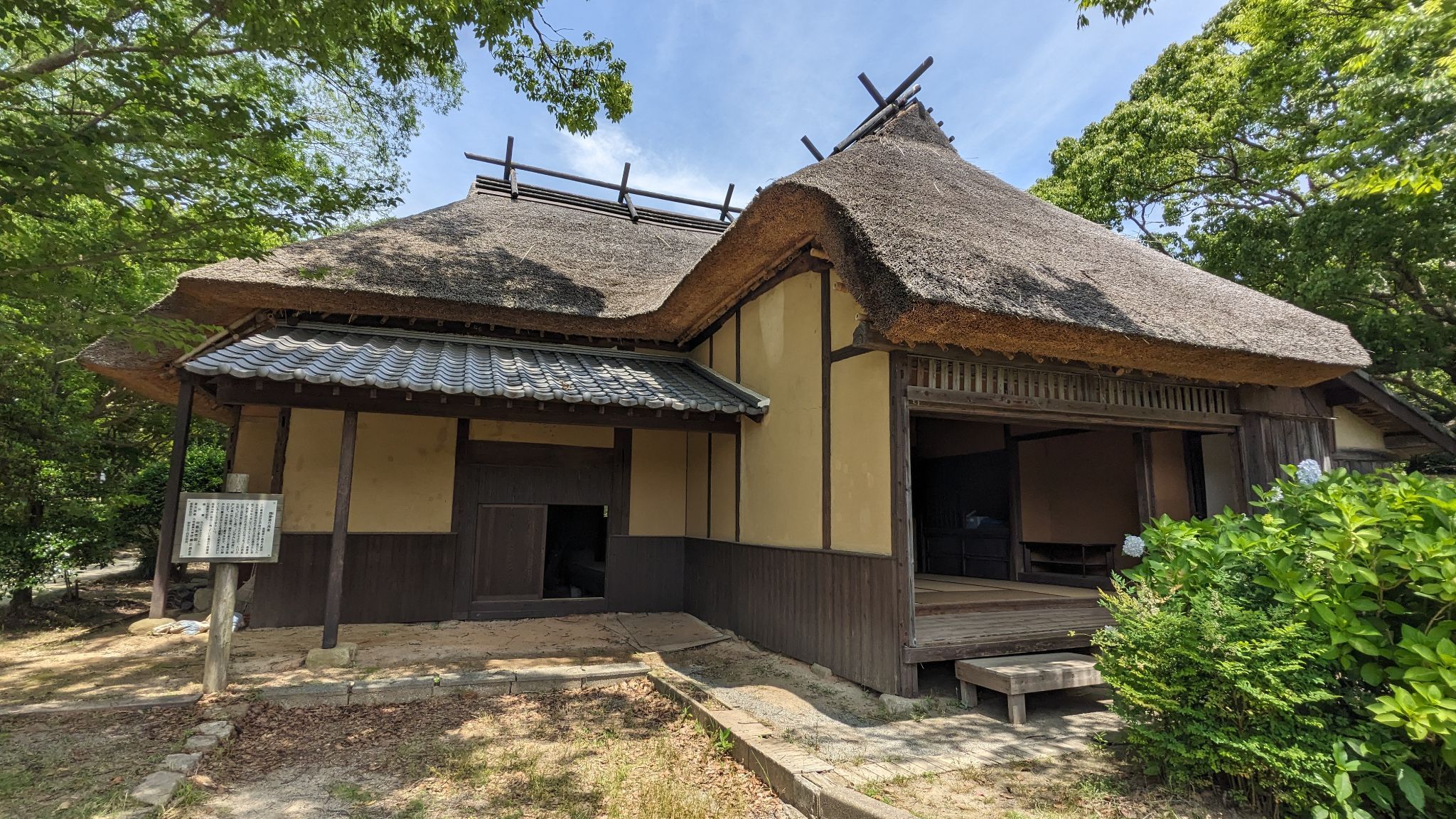 鉤屋造り民家 1