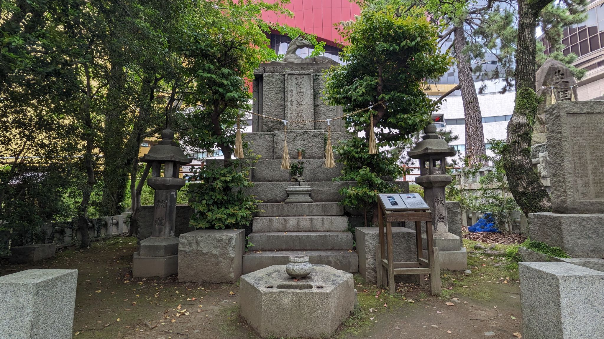軍馬忠霊塔 サムネイル 2