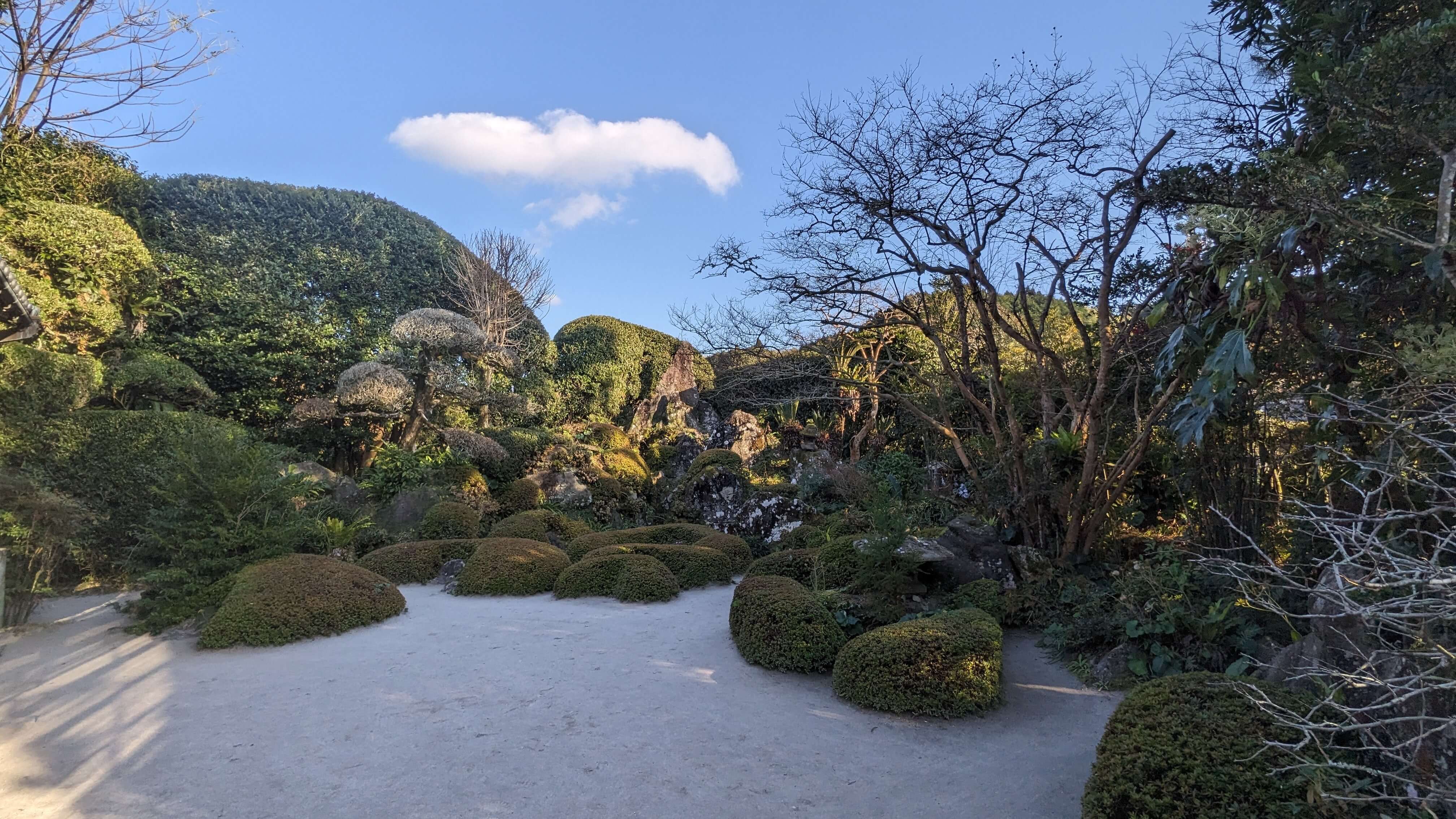 枯滝・石組・築山