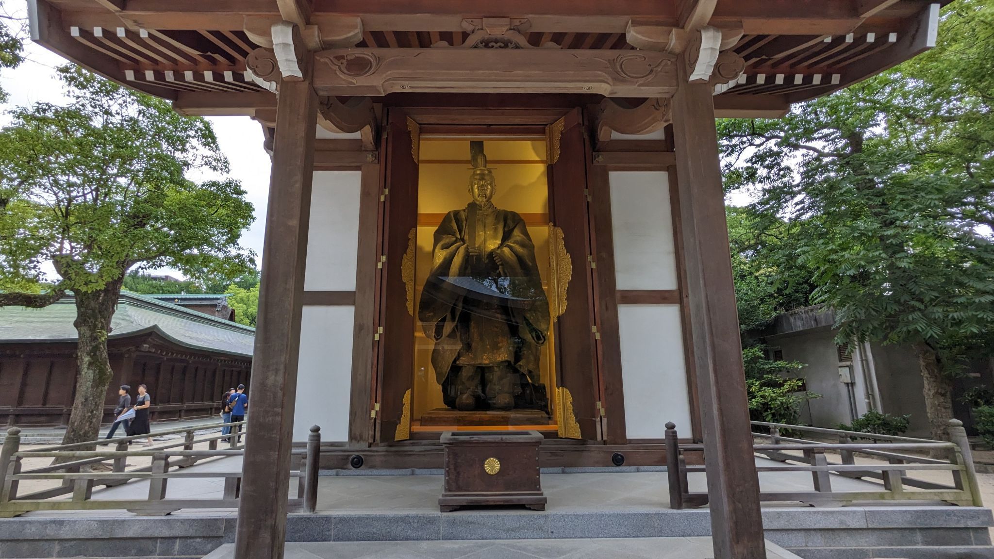 亀山上皇尊像奉安殿
