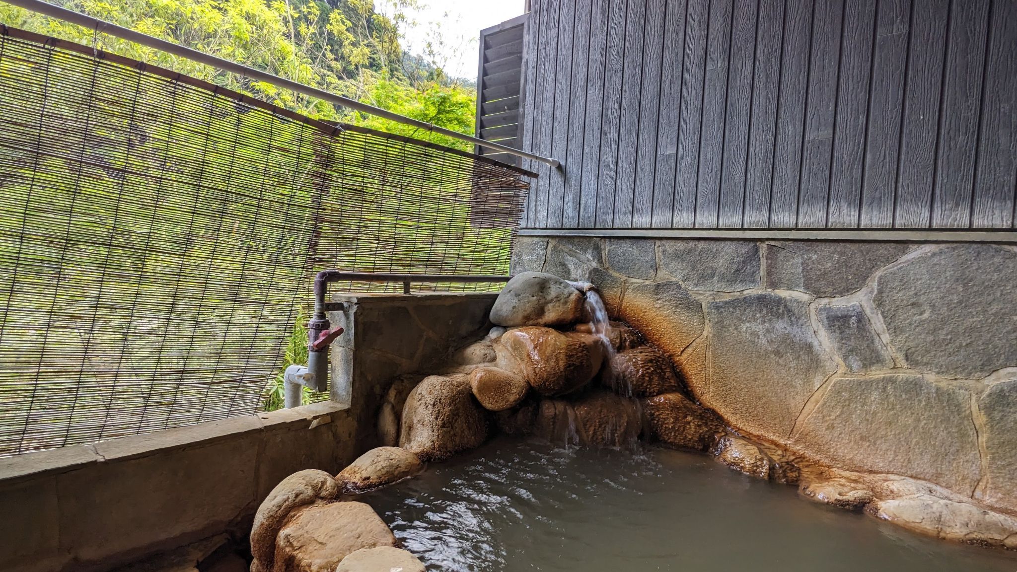 本格的な温泉 サムネイル 5