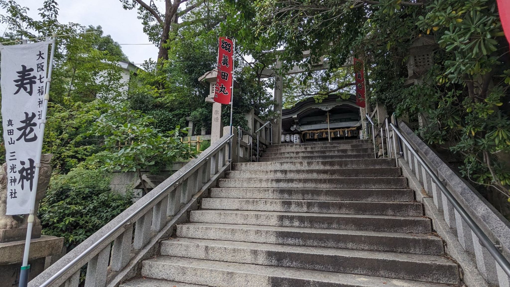 拝殿前鳥居