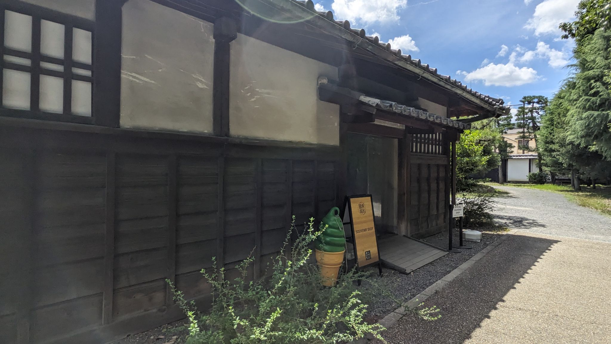 東本願寺お買い物広場 渉成園店 サムネイル 2