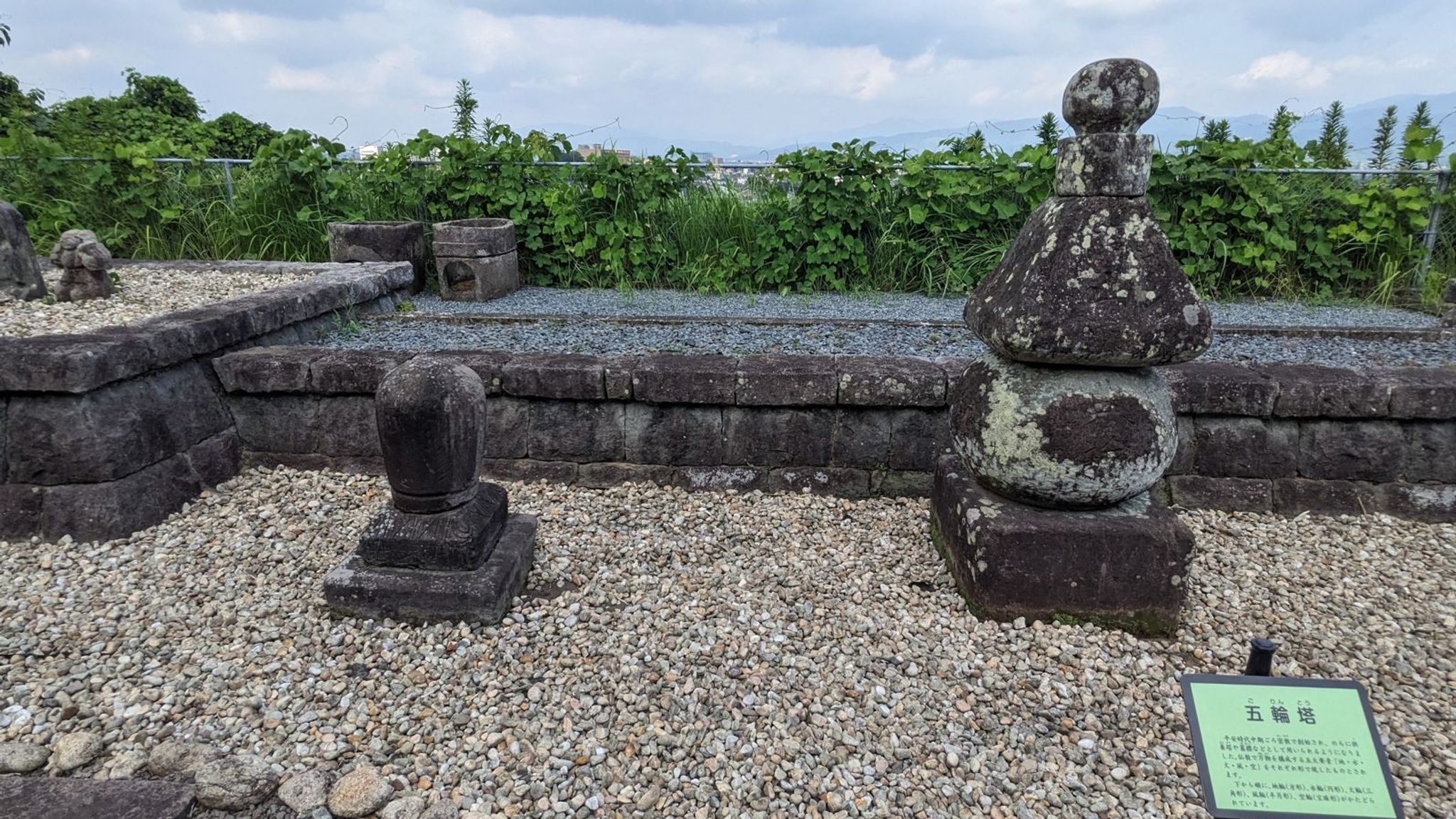 祝吉の石塔群 サムネイル 16