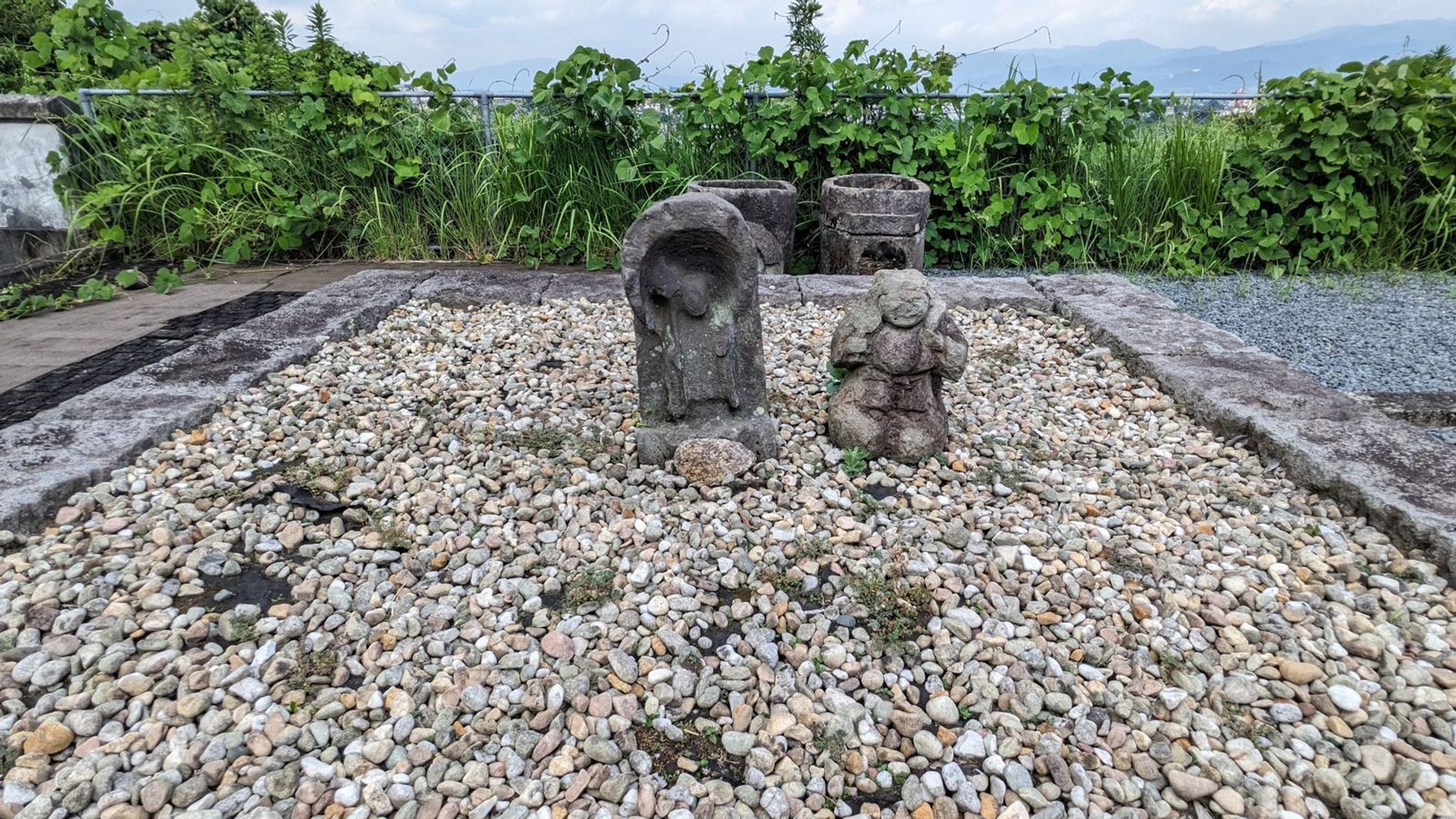 祝吉の石塔群 サムネイル 13