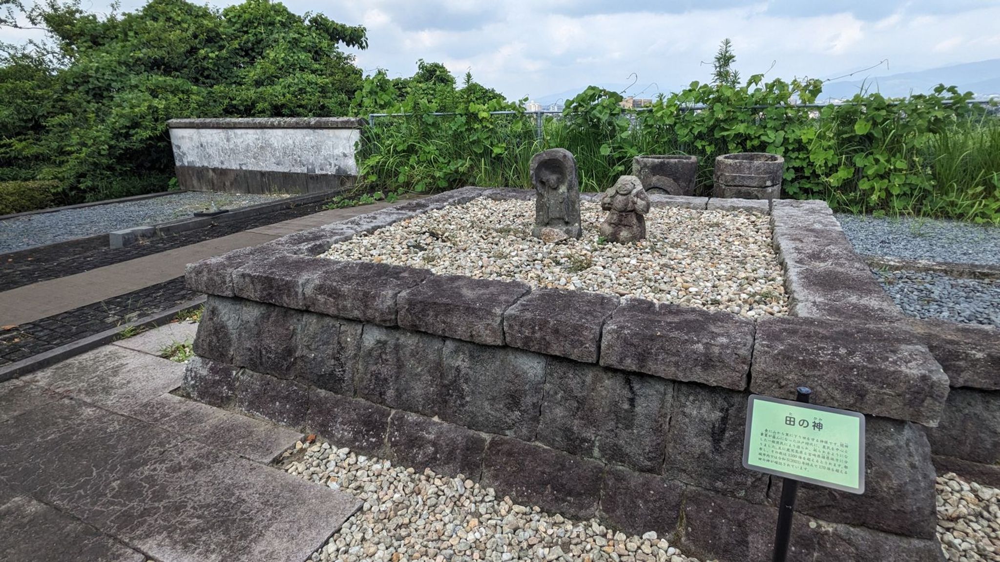 祝吉の石塔群 サムネイル 15