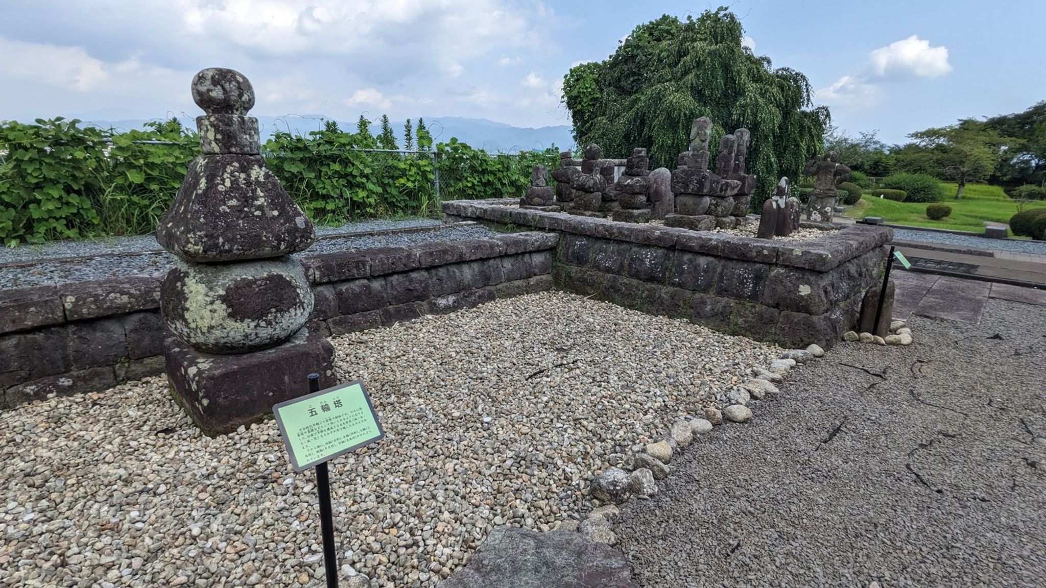 祝吉の石塔群 サムネイル 18