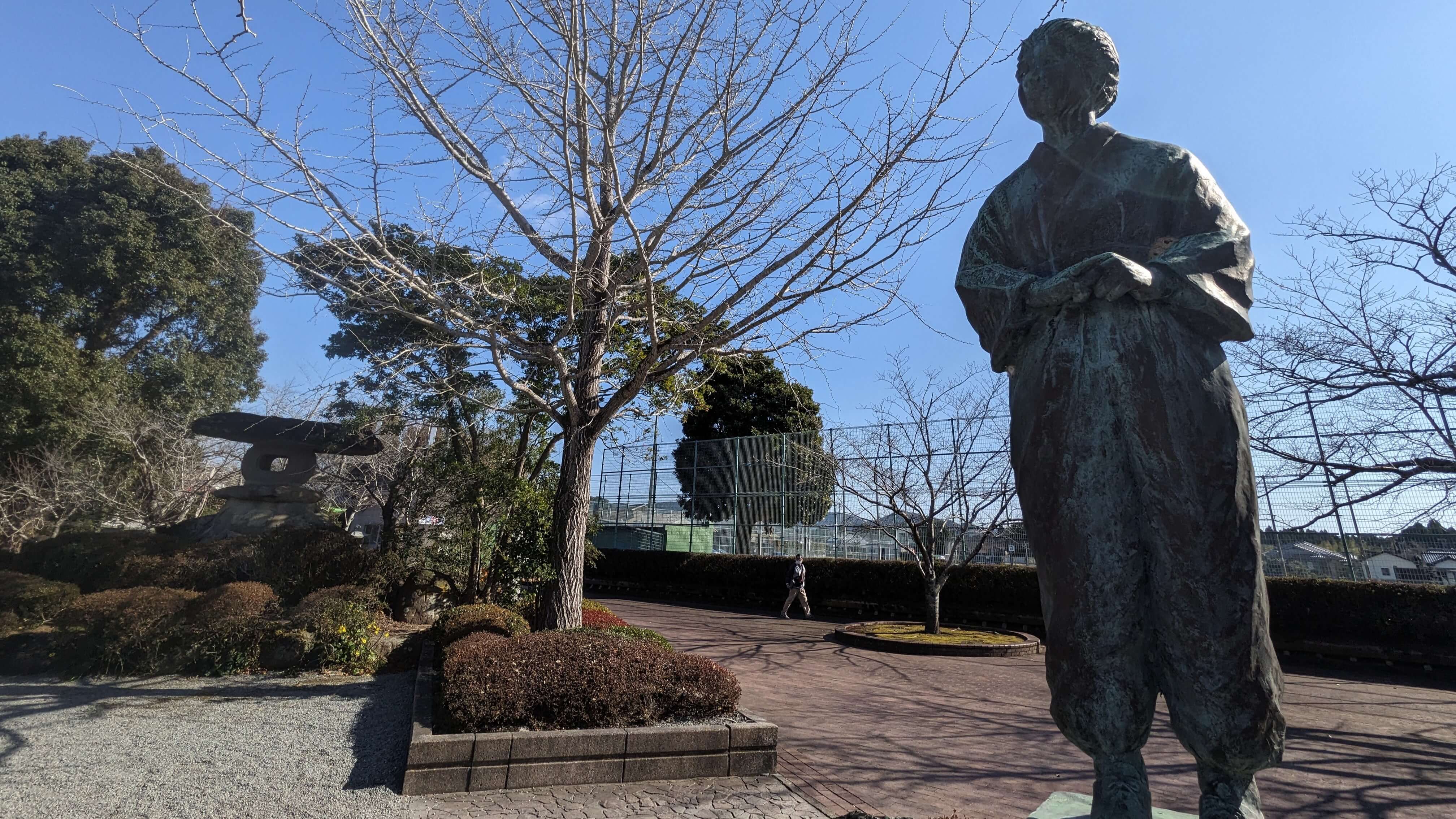 母の像「やすらかに」 1