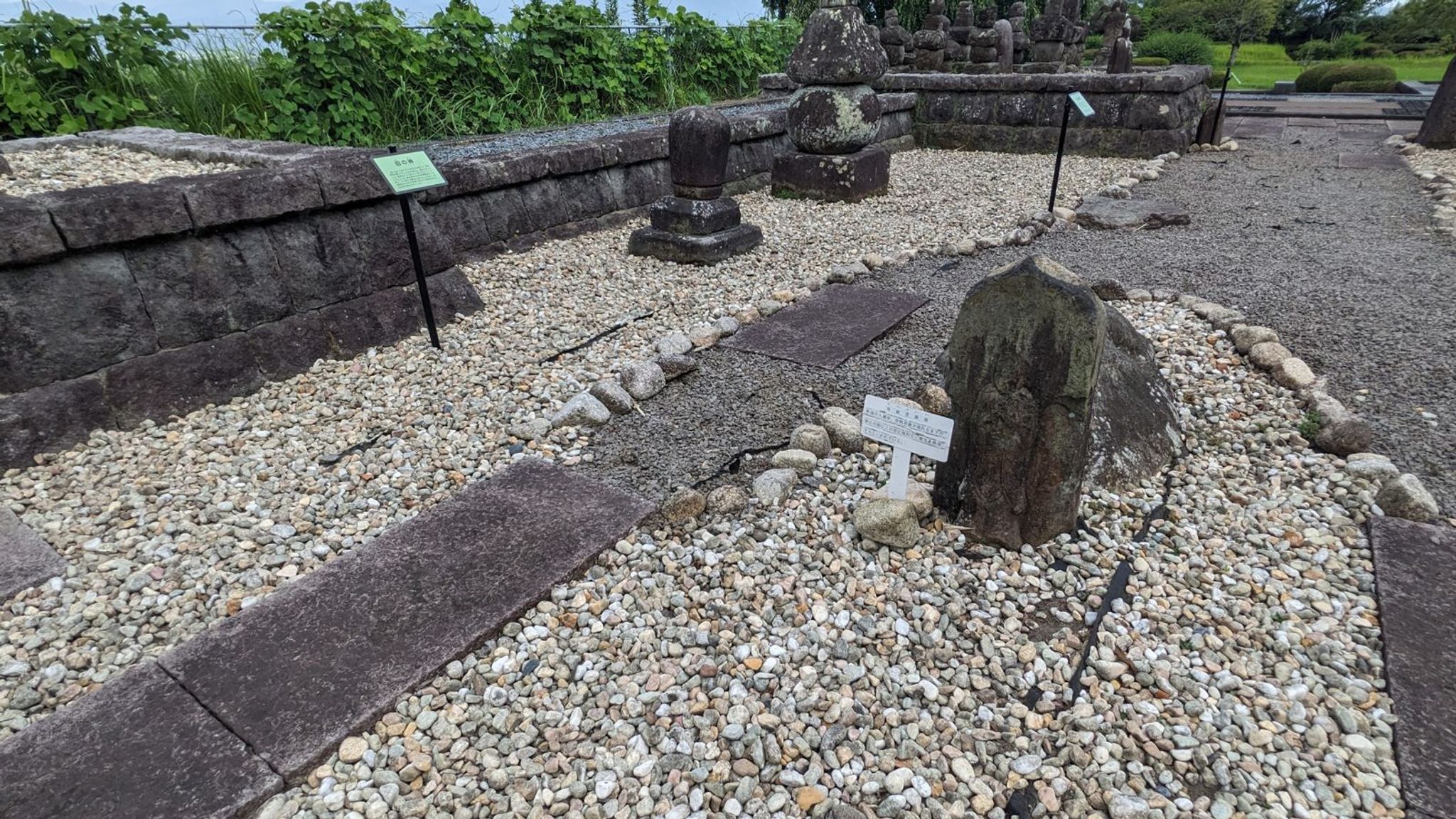祝吉の石塔群 サムネイル 12
