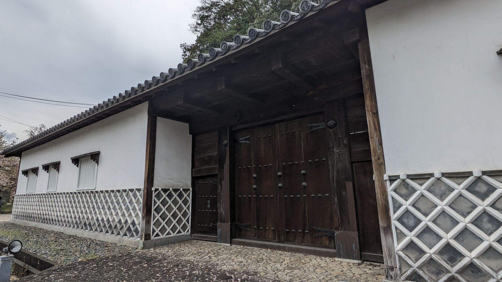 旧母里太兵衛邸長屋門