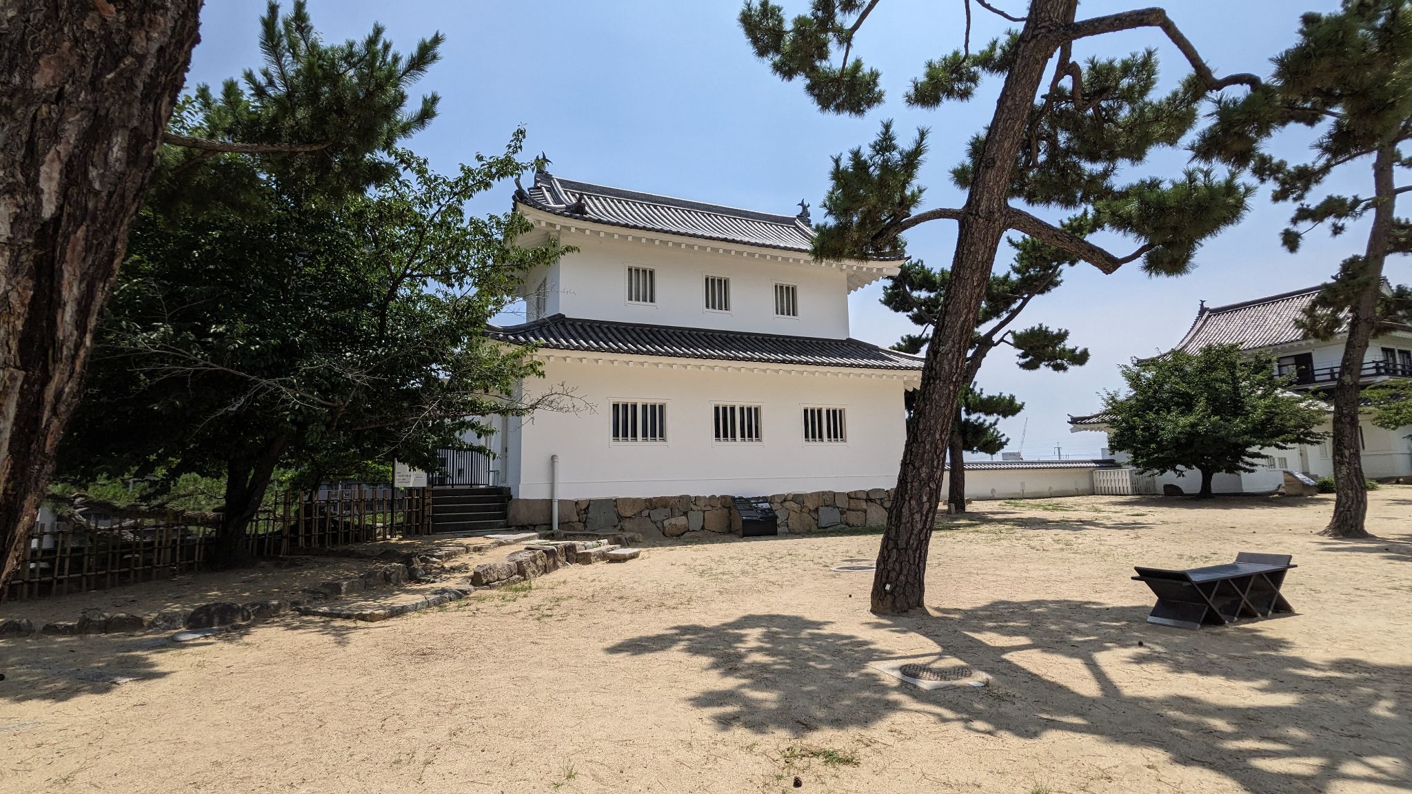 鏡櫓文書館